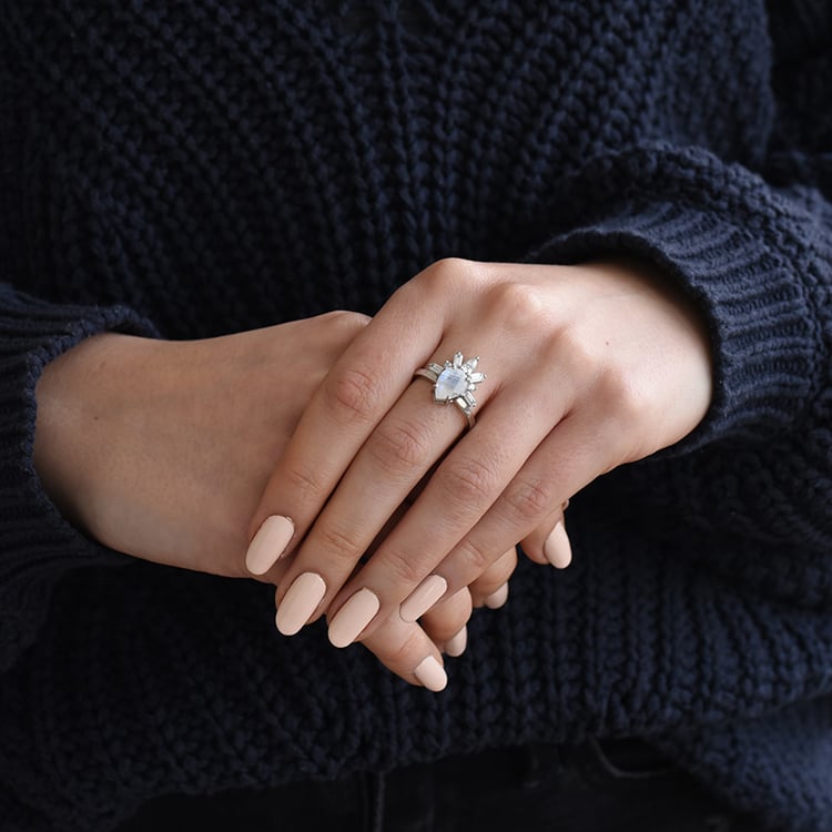 Verlobungsring mit Mondstein und Moissaniten Alwin 74645