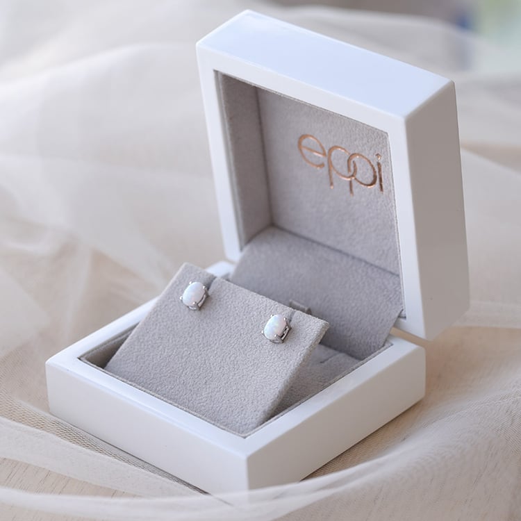 Oval Ohrringe mit Opalen in Eppi-Geschenkbox 67203