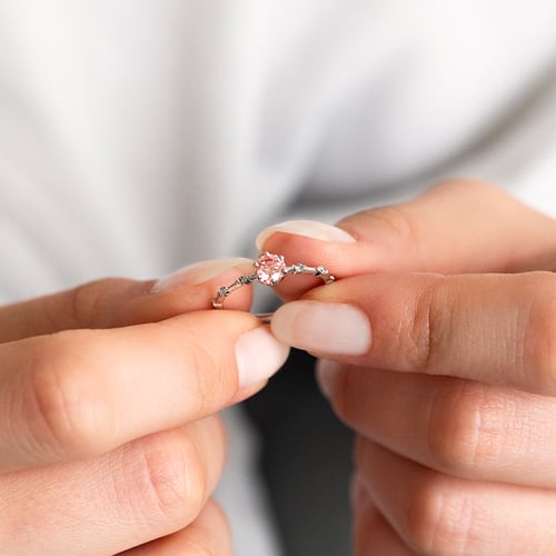 Verlobungsring mit zertifiziertem Fancy Pink Lab Grown Diamanten Imelda