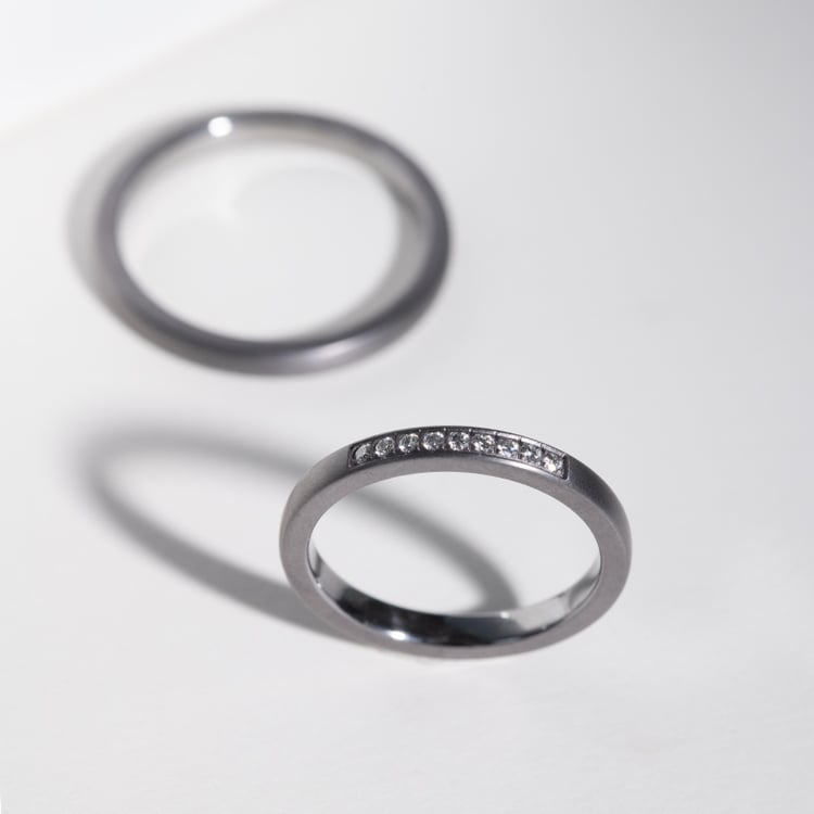 Eheringe aus Tantal mit Diamanten Rille 123737