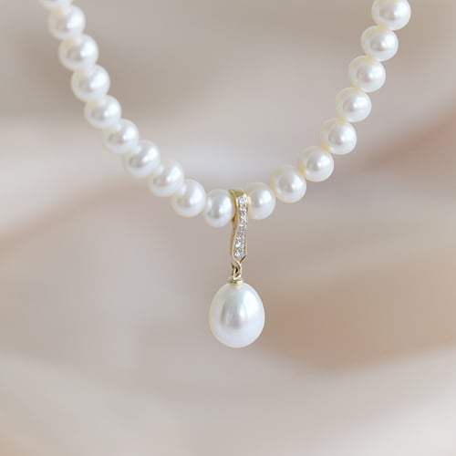 Goldene Perlenkette mit Diamanten Namrah