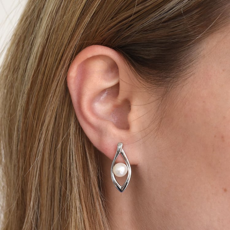 Minimalistische Ohrringe mit Perlen Kajal 83575