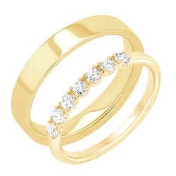 Goldener Eternity Ring mit Diamanten und Flacher Goldring Rexanne