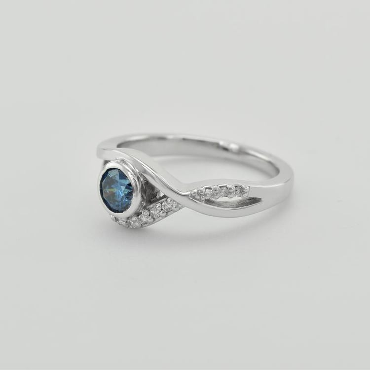 Goldring mit blauem Diamanten 17370