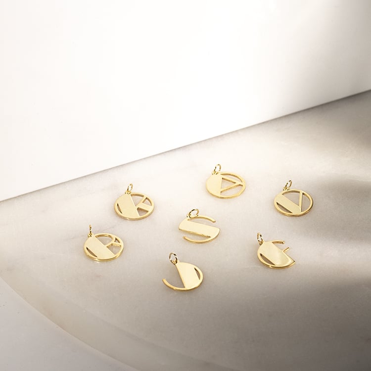 Anhänger mit ausgeschnittenem Buchstaben Alfabet 132882