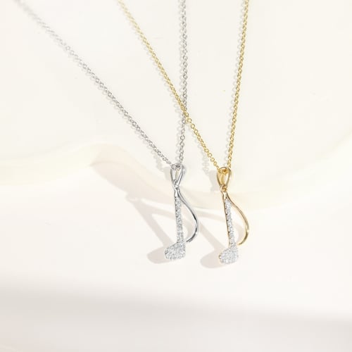 Anhänger aus Gold mit Lab Grown Diamanten in Form einer Note Bety