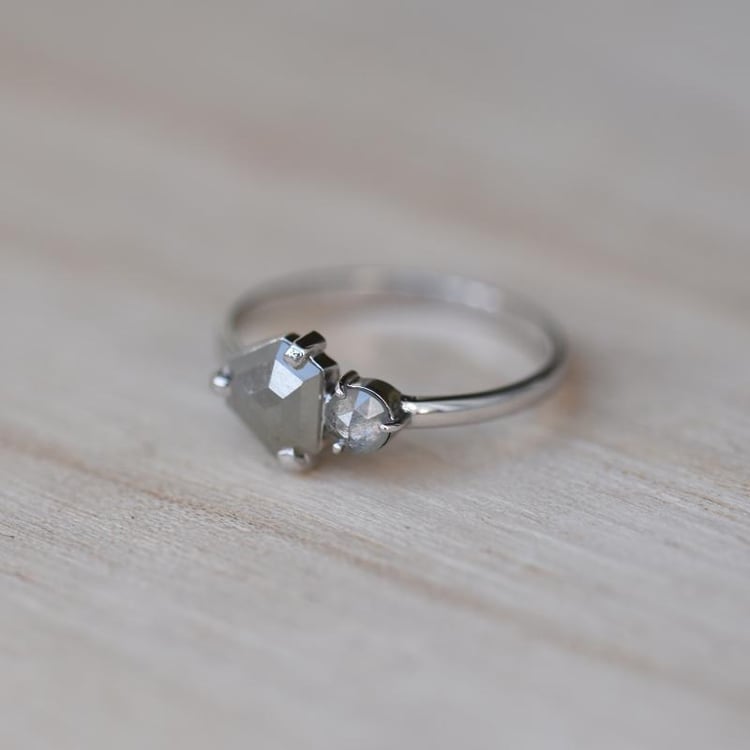 Ring mit Diamanten 48993