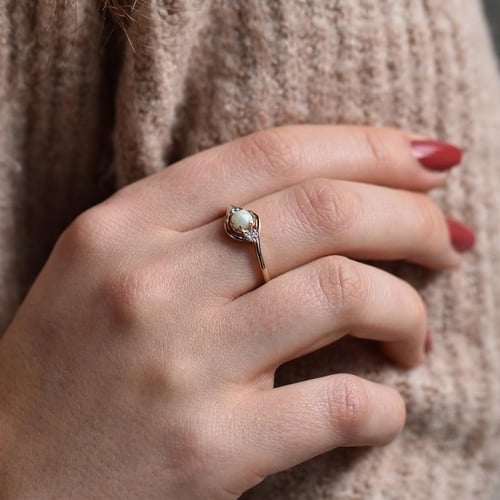 Goldener Verlobungsring mit Opal und Diamanten Eleie