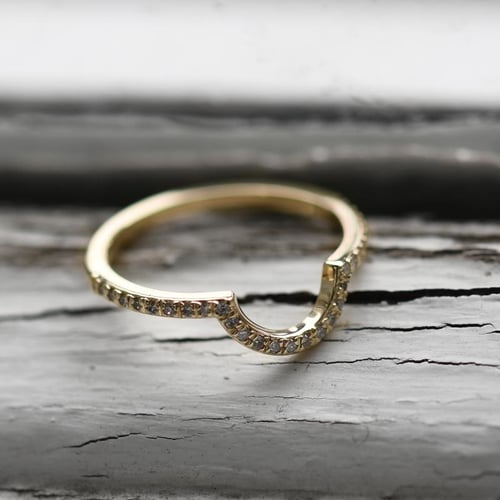 Geformter Trauring voller Diamante Tessie
