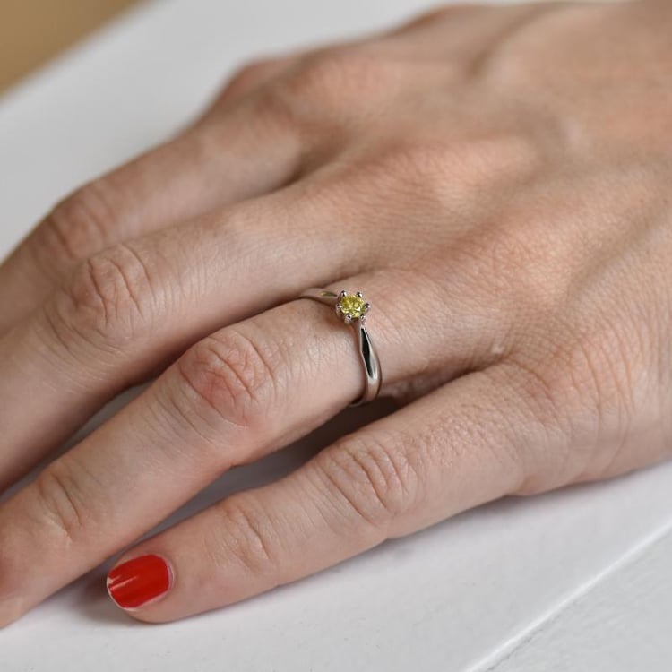 Ring mit Diamant 27794