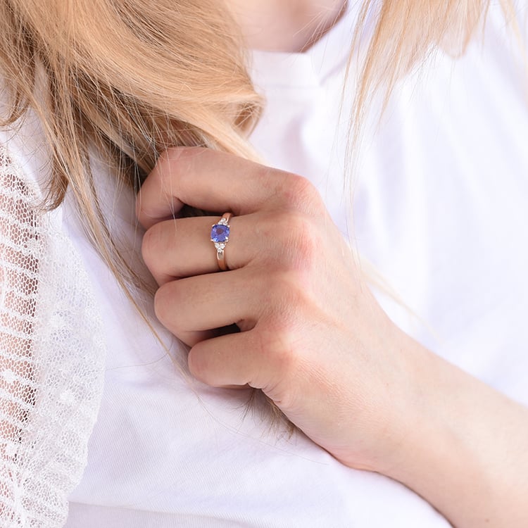 Goldener Ring mit Tansanit und Diamanten Essa 62039