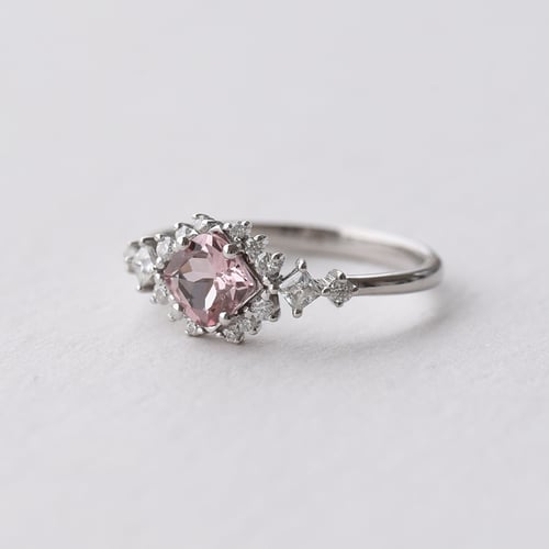 Goldener Ring mit Princess Morganit und Moissaniten Medrie