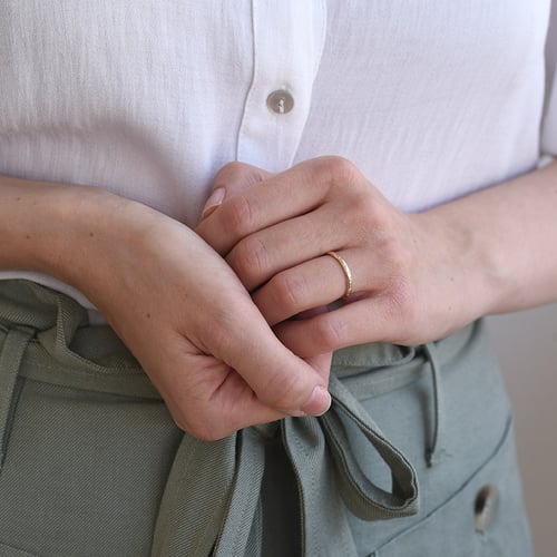 Eternity Ring aus Gold mit Lab Grown Diamanten und größerem Komfortring Miomi