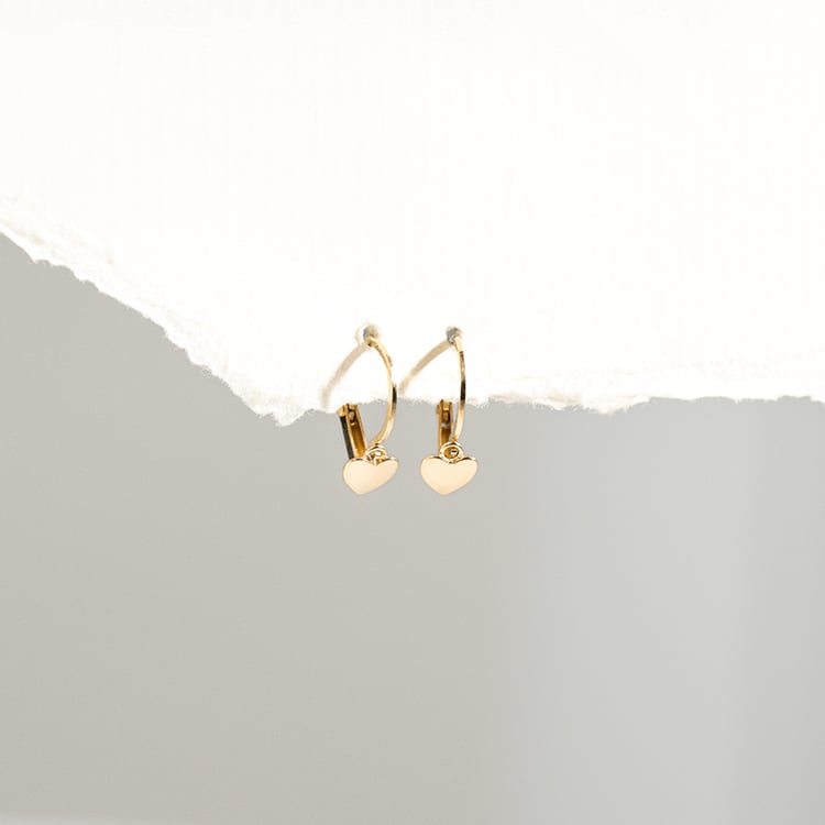 Goldene Kinderohrringe mit einem Herzen Angie 123117