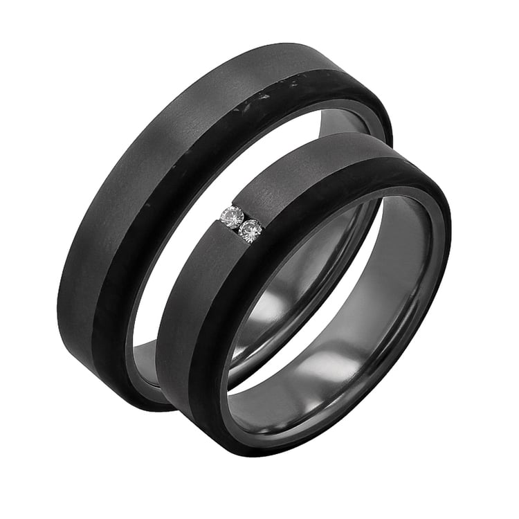 Eheringe aus Tantal mit Carbon und Diamanten Brett
