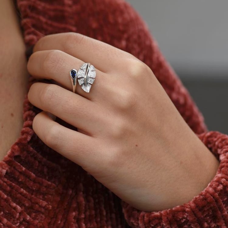 Silberner Ring in Blattform Adelio 109239