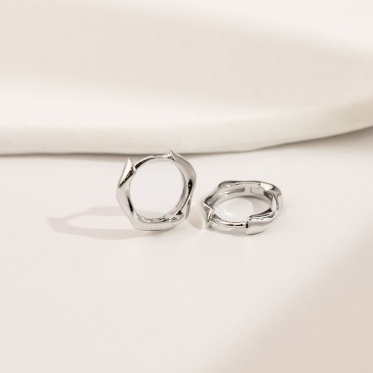 Gewellte runde Ohrringe aus Silber Tilly 164435