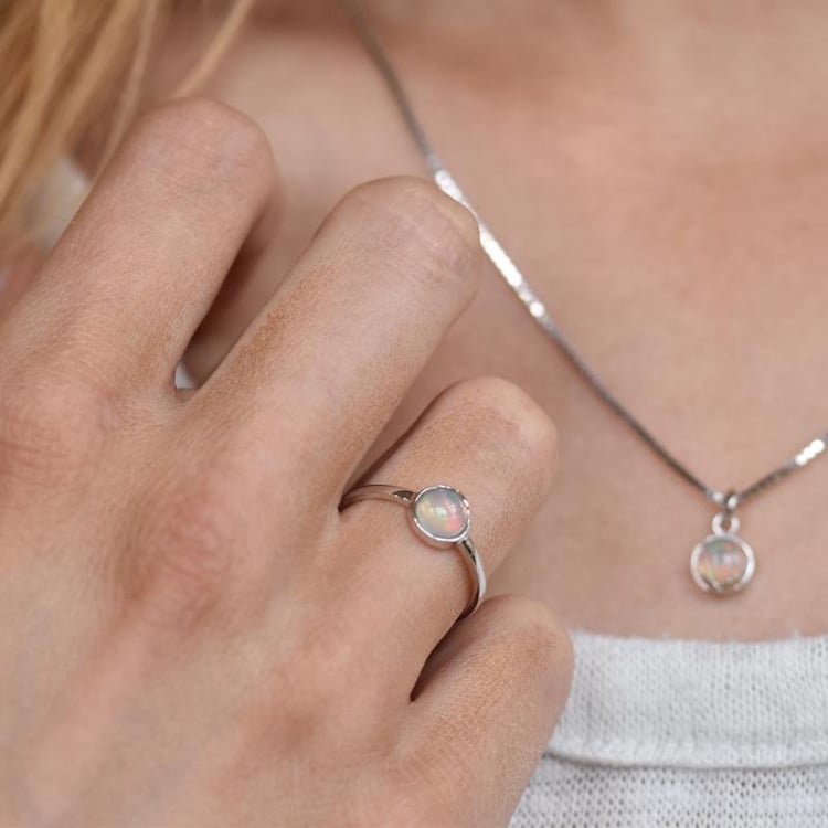 Goldring mit rundem Opal Yana 24940