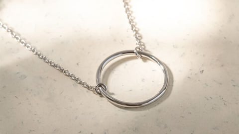 Die Symbolik des Schmucks: Das Karma-Zeichen