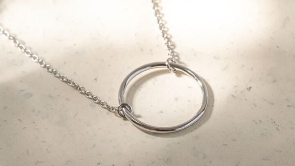 Die Symbolik des Schmucks: Das Karma-Zeichen