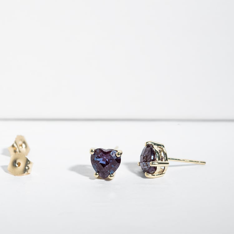 Goldene Ohrringe mit Alexandriten in Herzform Kaciah 123146