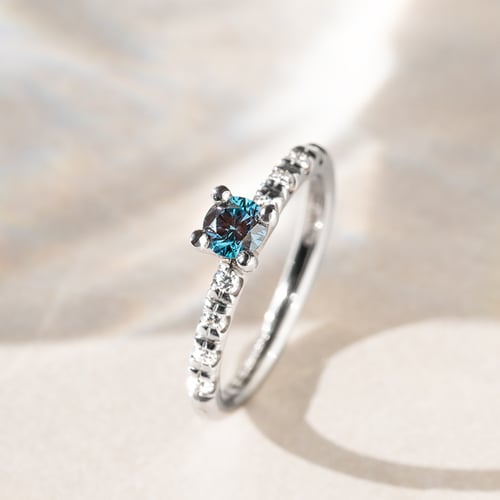Verlobungsring mit einem zertifizierten fancy blauen Lab Grown Diamanten Megha