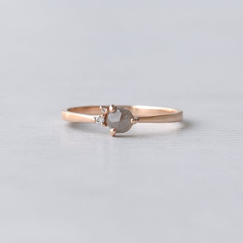 Goldring mit Salt'n'Pepper Diamant und Diamanten Marine