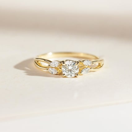 Silberner Verlobungsring mit Moissaniten Halym