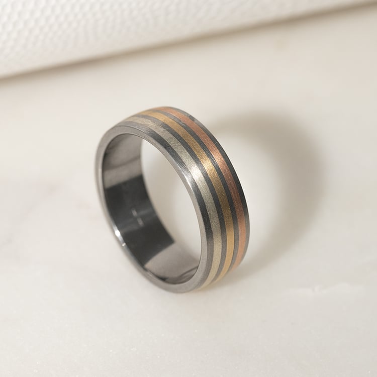 Herren-Ehering aus Titan, Gold und Silber Jabari 136193