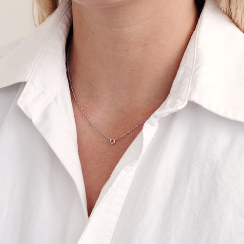 Minimalistische Kette mit einem Padpadscha Saphir Glosie