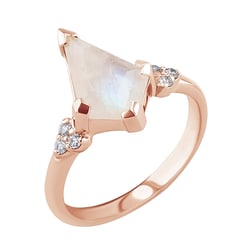Einzigartiger Ring mit einem Mondstein Kettil