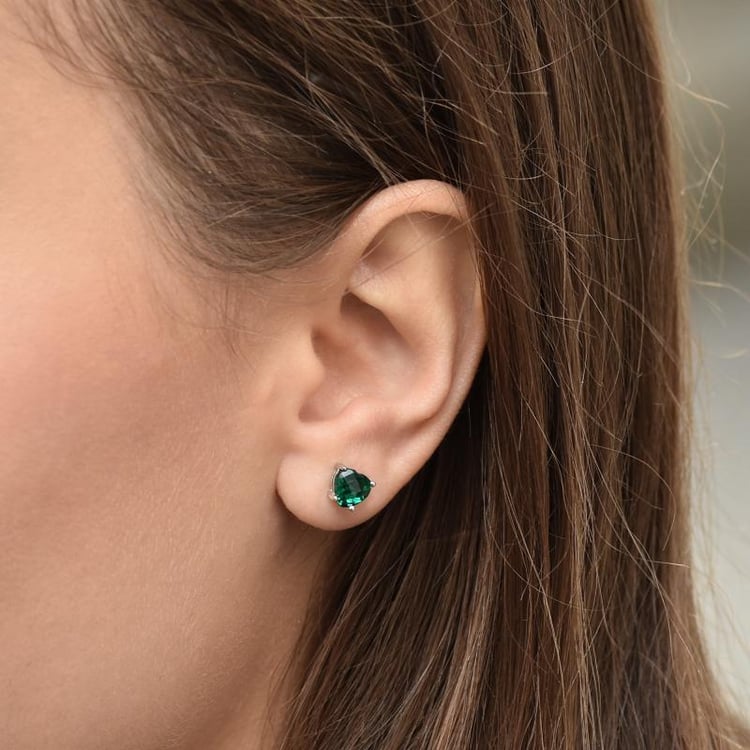 Wunderschöne Ohrringe im Herz-Form mit Smaragden Kaciah 17239