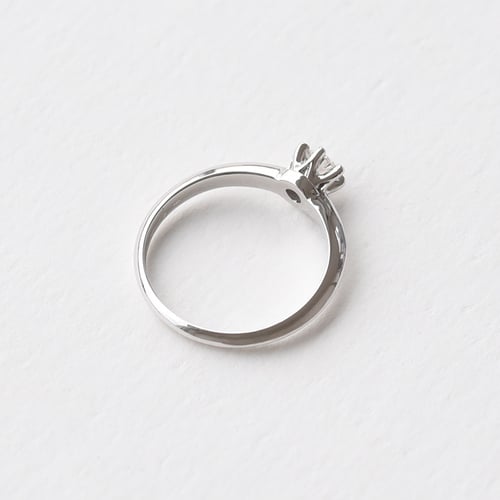 Klassischer Verlobungsring mit Diamant Tila