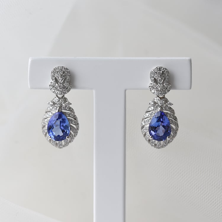 Goldene Ohrringe mit Tansaniten und Diamanten Fujita 62379