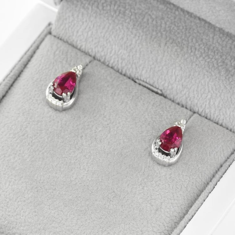 Ohrringe mit Rubinen 45201