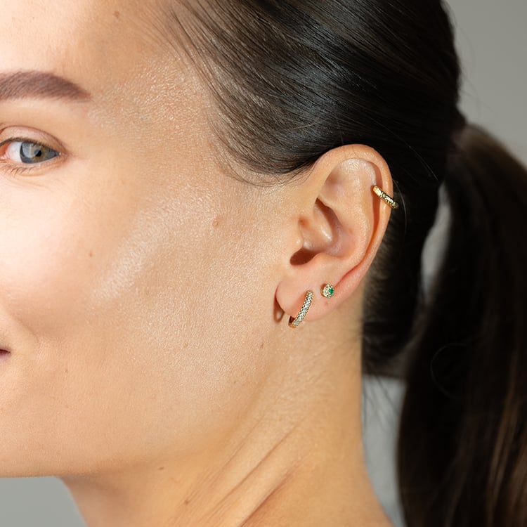 Ohrstecker mit einem Smaragd und Diamanten im Halo-Stil Zowie 146165