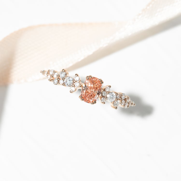 Verlobungsring mit 0.30ct IGI-zertifiziertem pfirsichfarbenen Lab Grown Diamanten Mica 125678