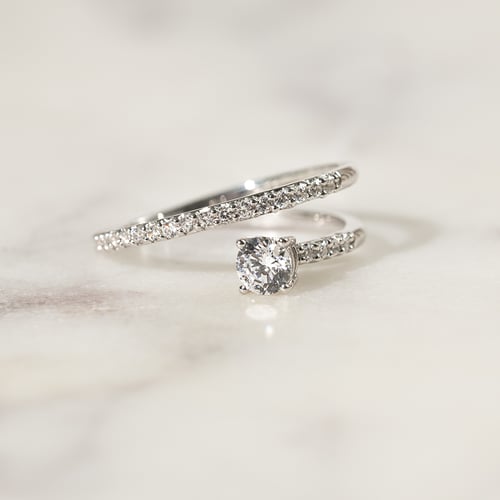 Unkonventioneller Verlobungsring mit Lab Grown Diamanten Cyrus