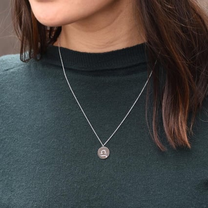 Silber anhänger mit Sternzeichen und Trumalin Waage