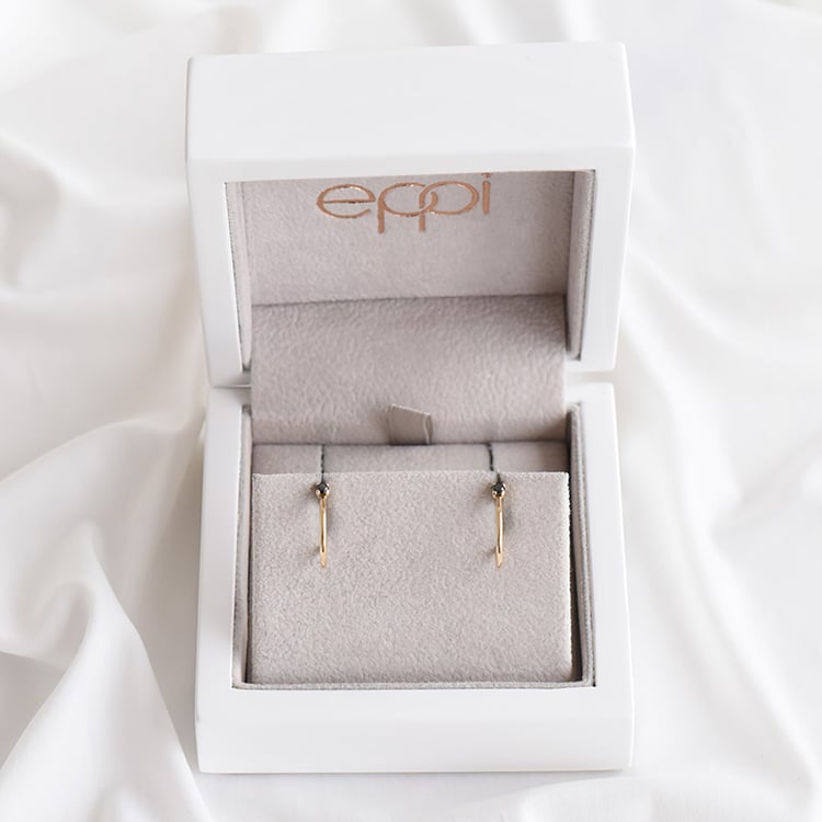 Goldene Ringohrringe mit schwarzen Diamanten Uthyr 93798