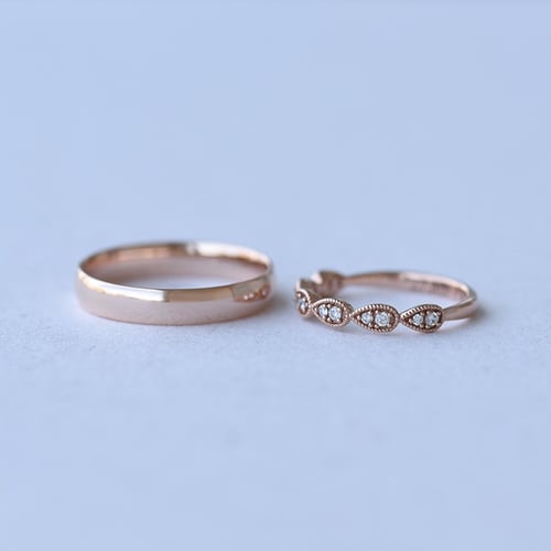 Zarter Ehering und klassischer Court Ring Lacy