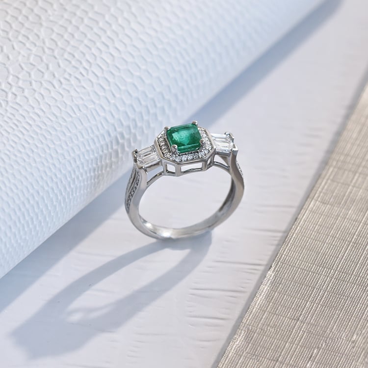 Goldener Smaragdring mit Diamanten Carli 109933