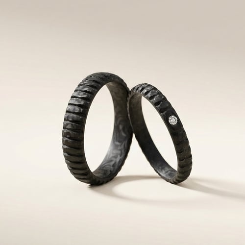Halbrunde Eheringe aus Carbon mit Diamant Lisa