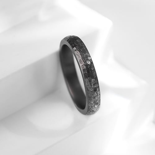 Gehämmerter Ring aus Tantal Rosser