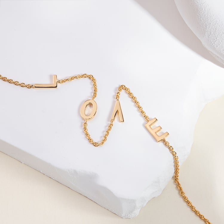 Silberne Kette mit den Buchstaben LOVE Lupe 149666