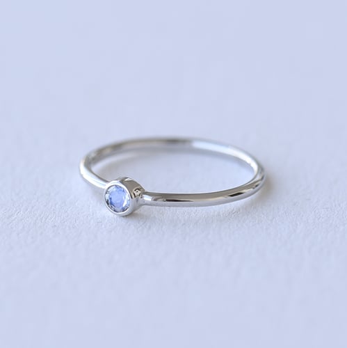 Goldener minimalistischer Ring mit Mondstein Emilien