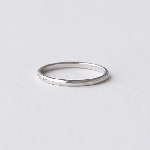 Eheringe aus Eternity-Ring mit Lab Grown Diamanten und Komfort-Ring Olive