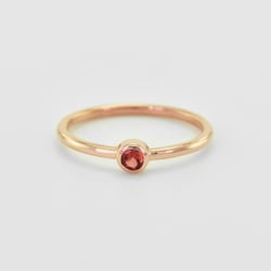 Minimalistischer Goldring mit orangefarbenem Saphir Emilien
