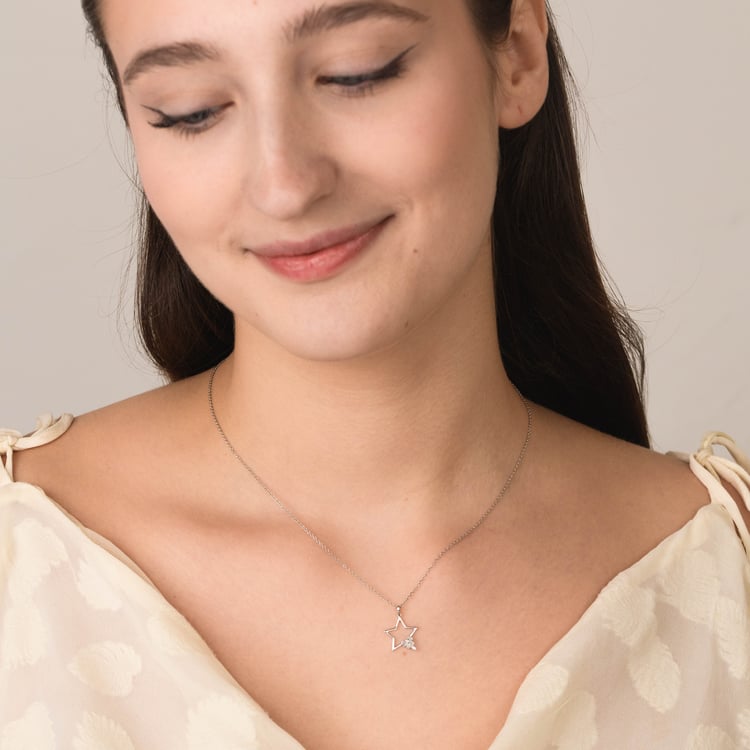 Anhänger aus Gold mit Lab Grown Diamanten in Stern-Form 165700