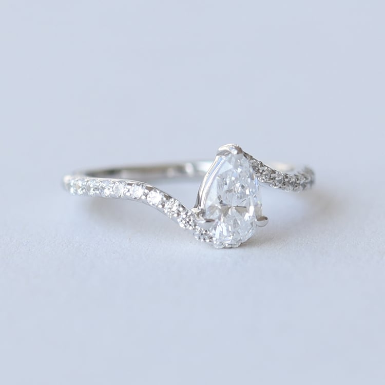 Goldring mit Diamanten Tropfenschliff 61215